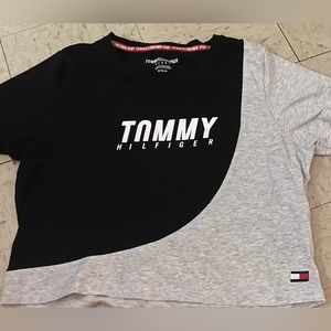 Tommy Hilfiger woman’s cropped shirt